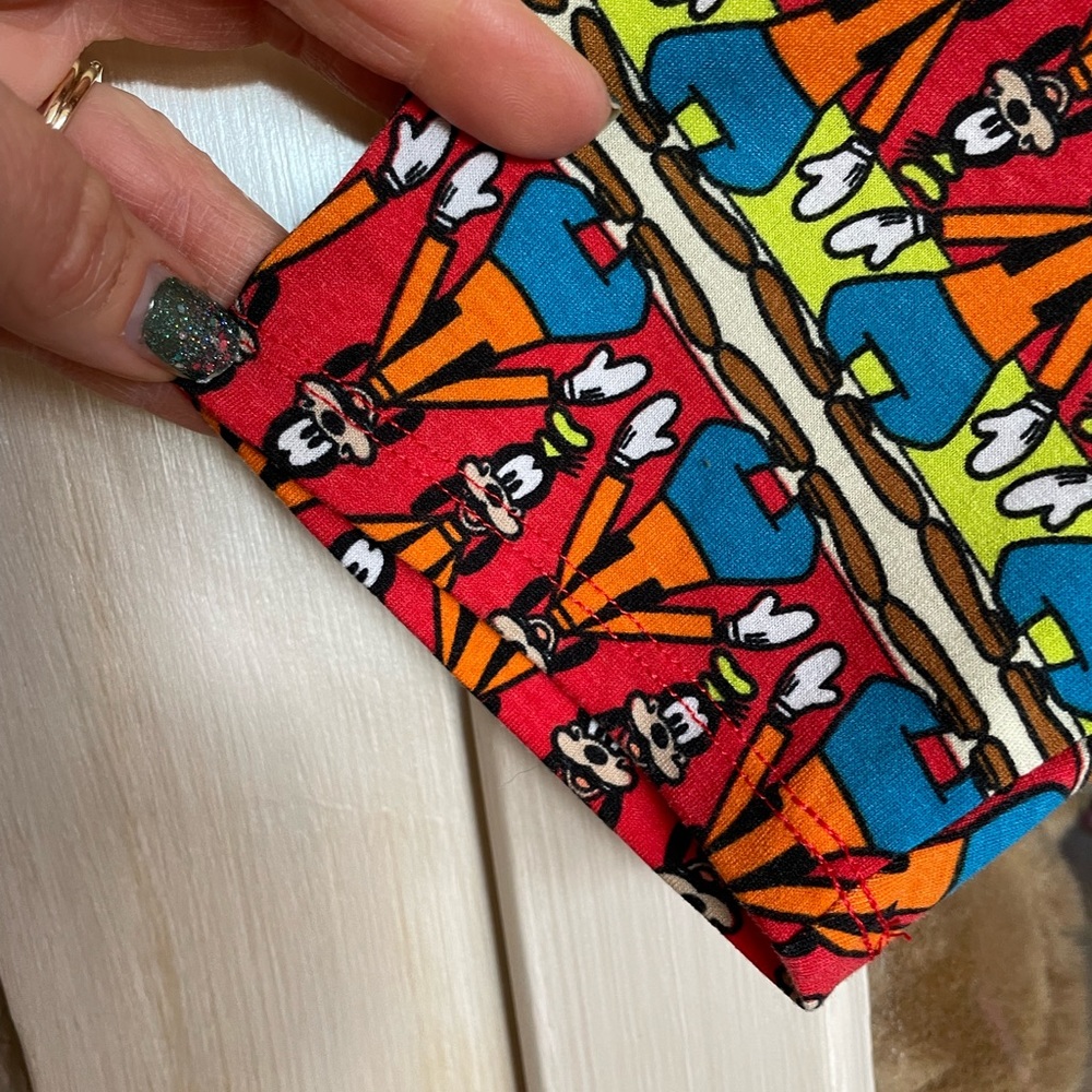 LuLaRow top Goofy.